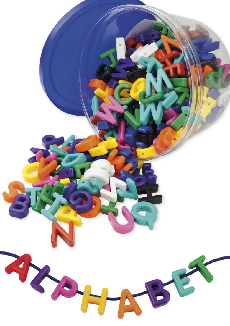 Groß-Buchstaben zum Auffädeln, farbig sortiert, 276-tlg. in Box