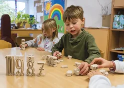 Klassensatz Stapel-Zahlen naturfarben, 8-tlg., in Stapel-Box