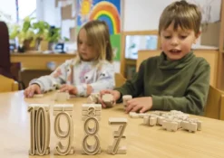 Klassensatz Stapel-Zahlen naturfarben, 8-tlg., in Stapel-Box